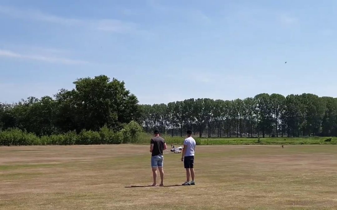 Jet met vector thrust op Hemelvaart
